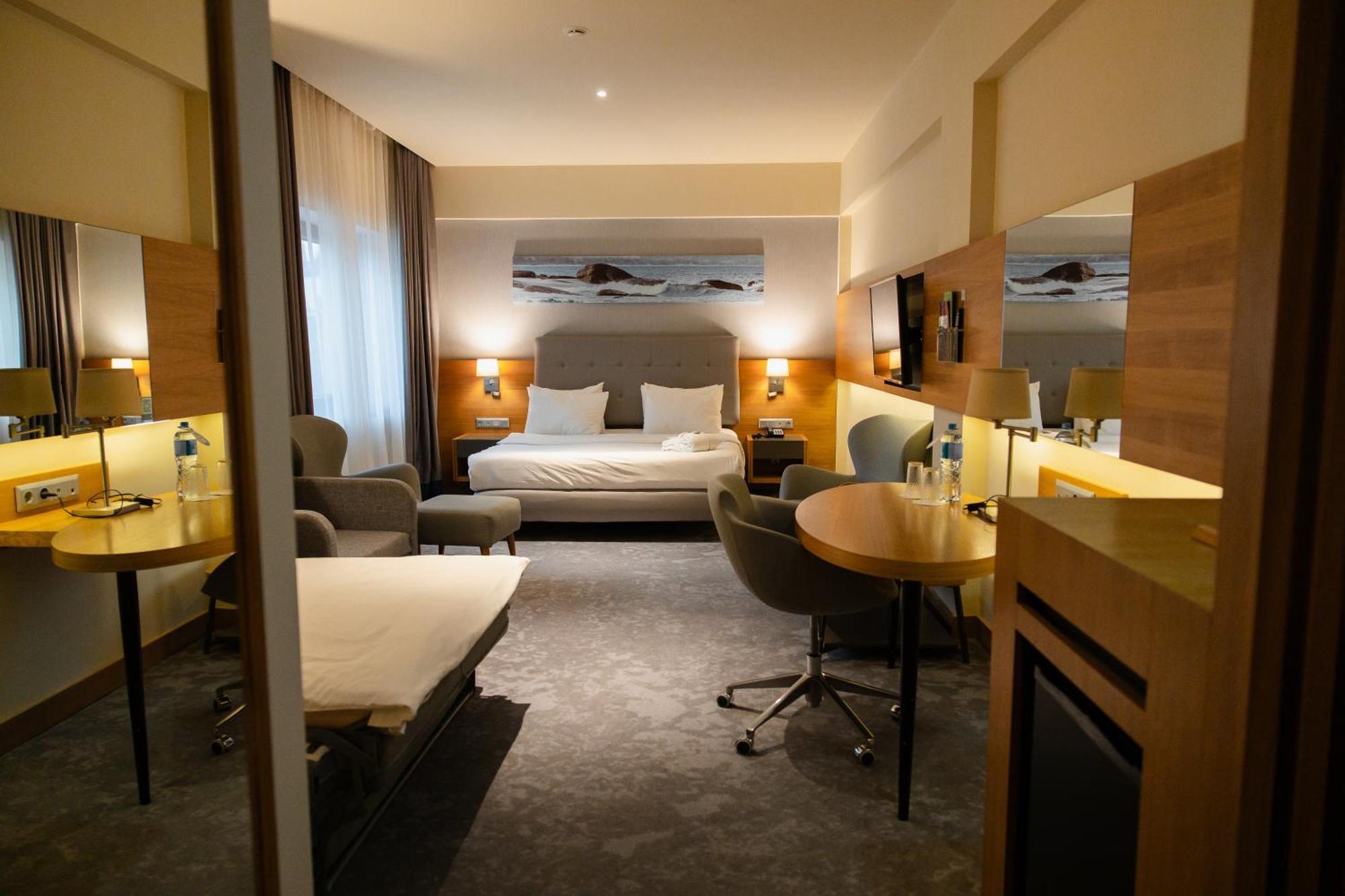 Holiday Inn - Aktau - Seaside By Ihg Esterno foto